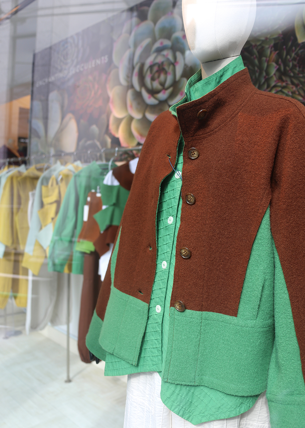 100%ウールのカラーニットでじんわり暖か冬支度